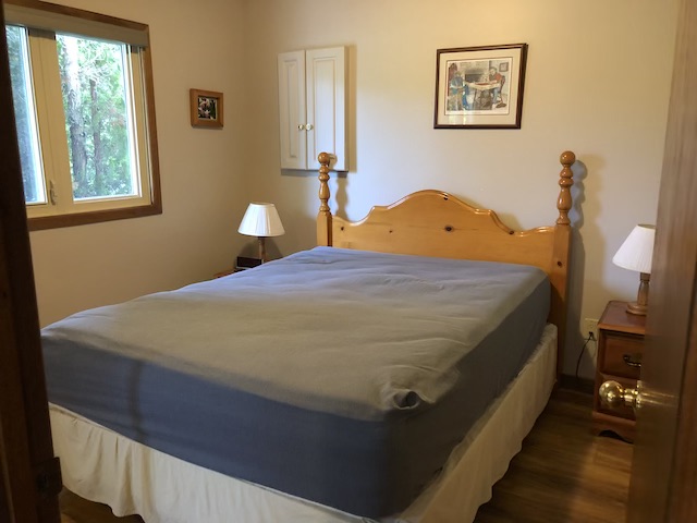 611 Second Avenue | 2 bedroom cottage | Master bedroom | Off property Rental | Carsons Camp