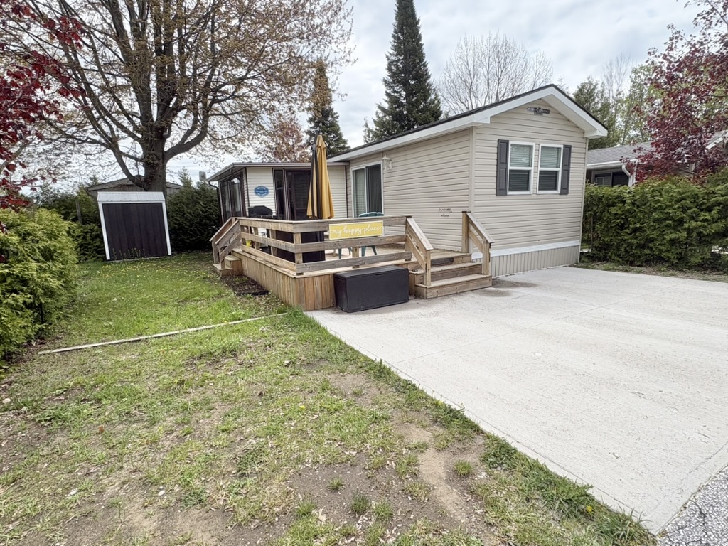 Site 994 | For Sale | Poplar Drive North | 3 Bedroom Trailer | Main queen | Carsons Camp