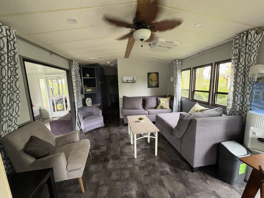 Site 782 | For Sale | Maple Drive South | 2 Bedroom Trailer | Main queen | Carsons Camp