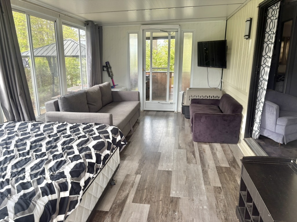 Site 782 | For Sale | Maple Drive South | 2 Bedroom Trailer | Main queen | Carsons Camp