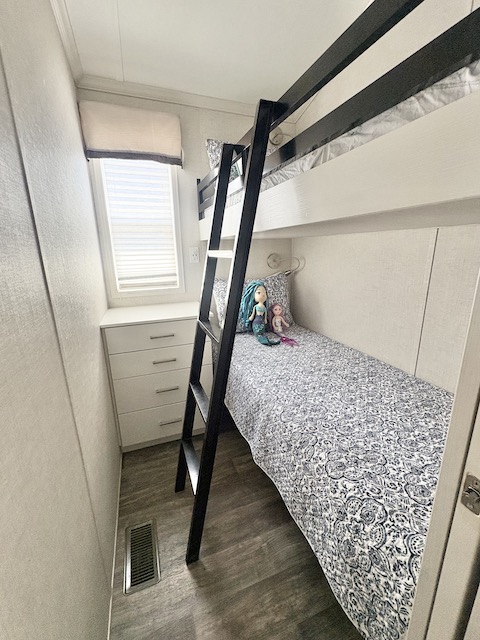 Site 994 | For Sale | Poplar Drive North | 3 Bedroom Trailer | Main queen | Carsons Camp