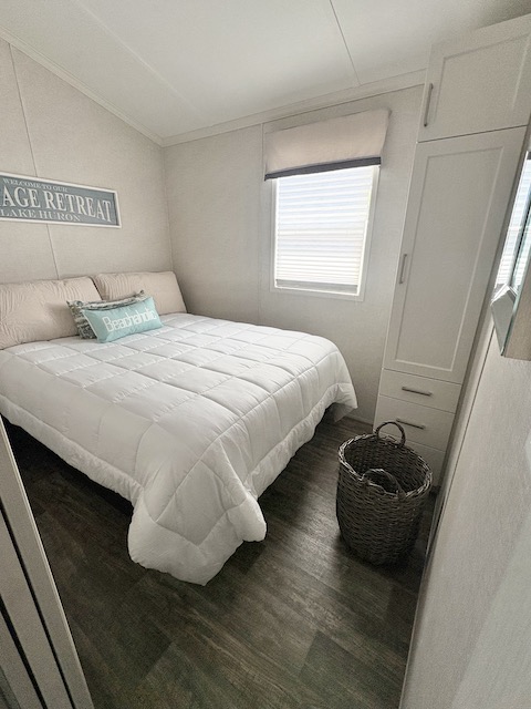 Site 994 | For Sale | Poplar Drive North | 3 Bedroom Trailer | Main queen | Carsons Camp