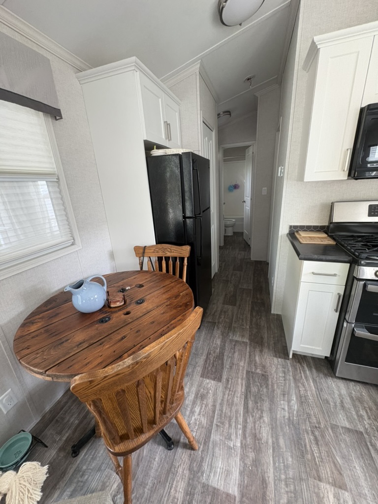 Site 994 | For Sale | Poplar Drive North | 3 Bedroom Trailer | Main queen | Carsons Camp