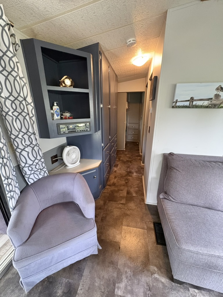 Site 782 | For Sale | Maple Drive South | 2 Bedroom Trailer | Main queen | Carsons Camp