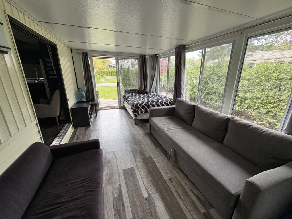 Site 782 | For Sale | Maple Drive South | 2 Bedroom Trailer | Main queen | Carsons Camp