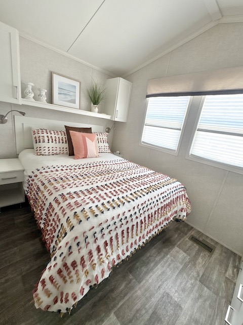 Site 994 | For Sale | Poplar Drive North | 3 Bedroom Trailer | Main queen | Carsons Camp