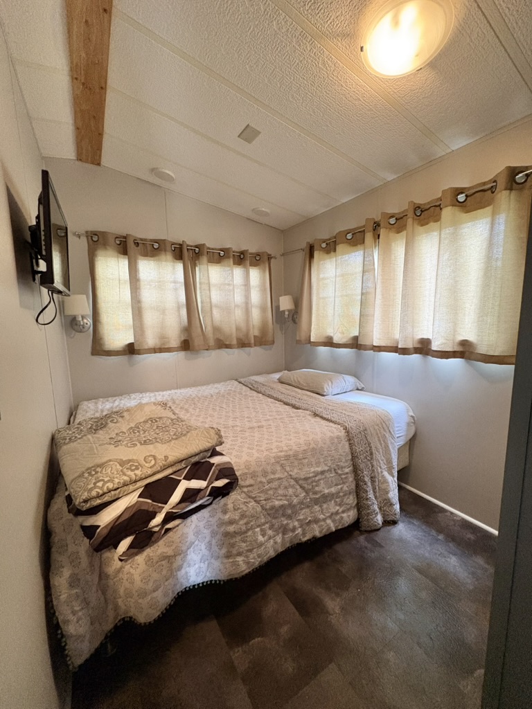 Site 782 | For Sale | Maple Drive South | 2 Bedroom Trailer | Main queen | Carsons Camp