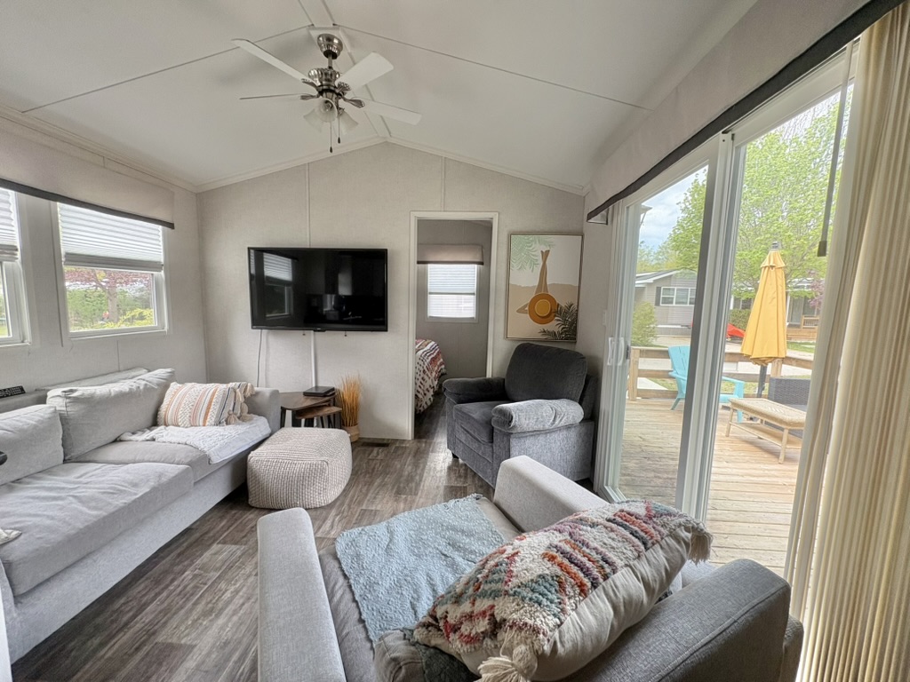 Site 994 | For Sale | Poplar Drive North | 3 Bedroom Trailer | Main queen | Carsons Camp
