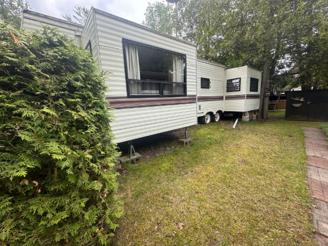 Site 243 | For Sale | Boxwood Drive | 1 Bedroom Trailer | Main queen | Carsons Camp