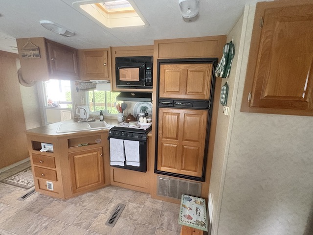 Site 2005 | For Sale | Sunset Street | 2 Bedroom Trailer | Main Double | Carsons Camp |